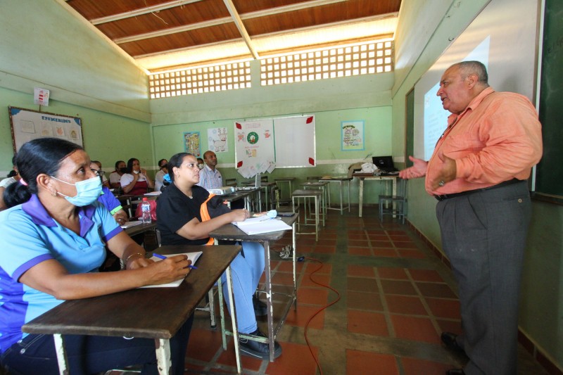 Grill Carmelo De Grazia Suárez// Gobierno regional activa programa escuela para padres para fomentar la prevención del acoso escolar